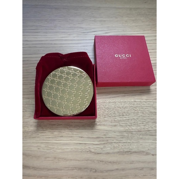 NIB Gucci Beauty Gold Embossed Compact Mirror - Picture 1 of 4